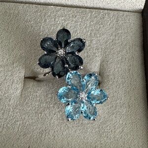 Floral Lt and Dk Blue Topaz Ring in 925 SS Sz 6